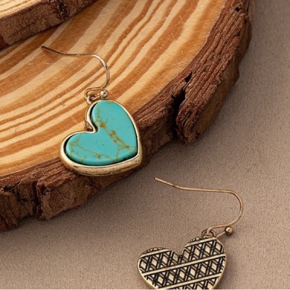 NIP Heart Shape Turquoise Inlaid Dangle Earrings. - Picture 3 of 5